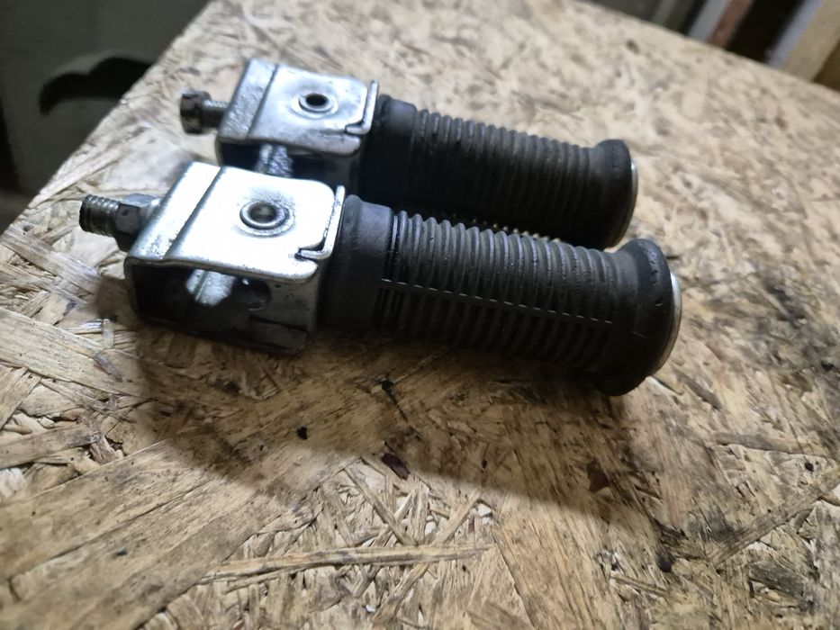 Podnózki pasażera  mz etz 150