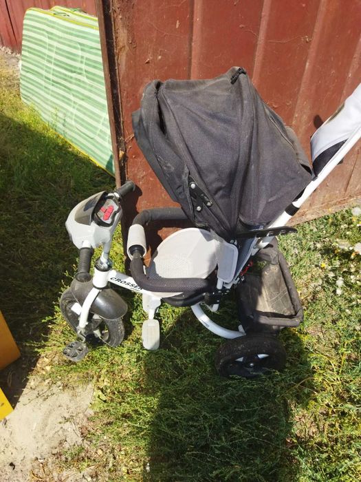 Дитяче крісло та прогулянкова коляска
