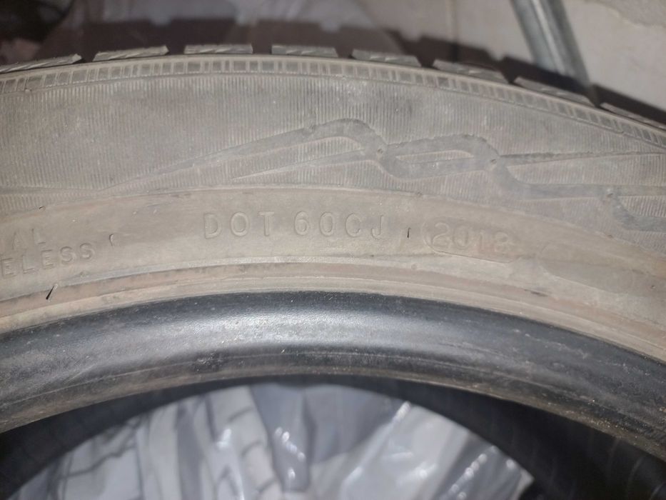 Opony zimowe Nokian 235/45/17 WR4