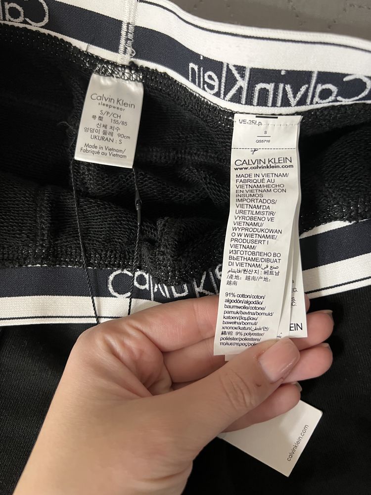 нові штани Calvin Klein