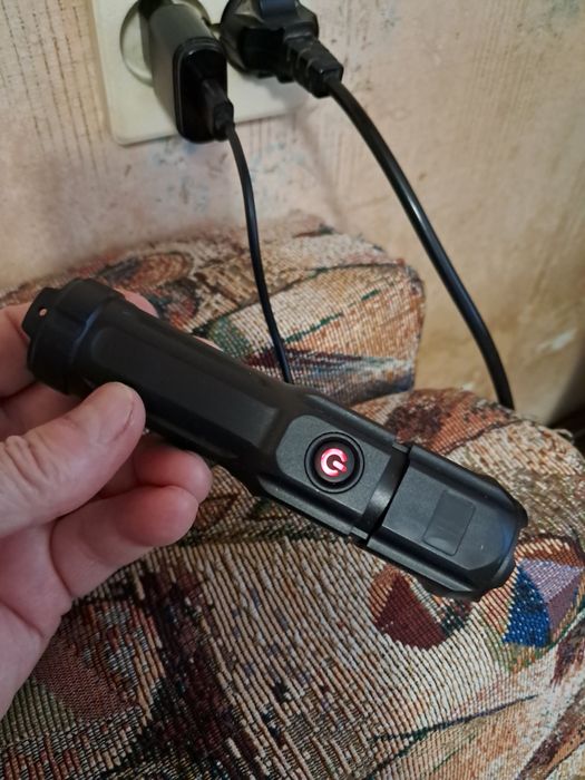 Продається акумуляторний ліхтарик