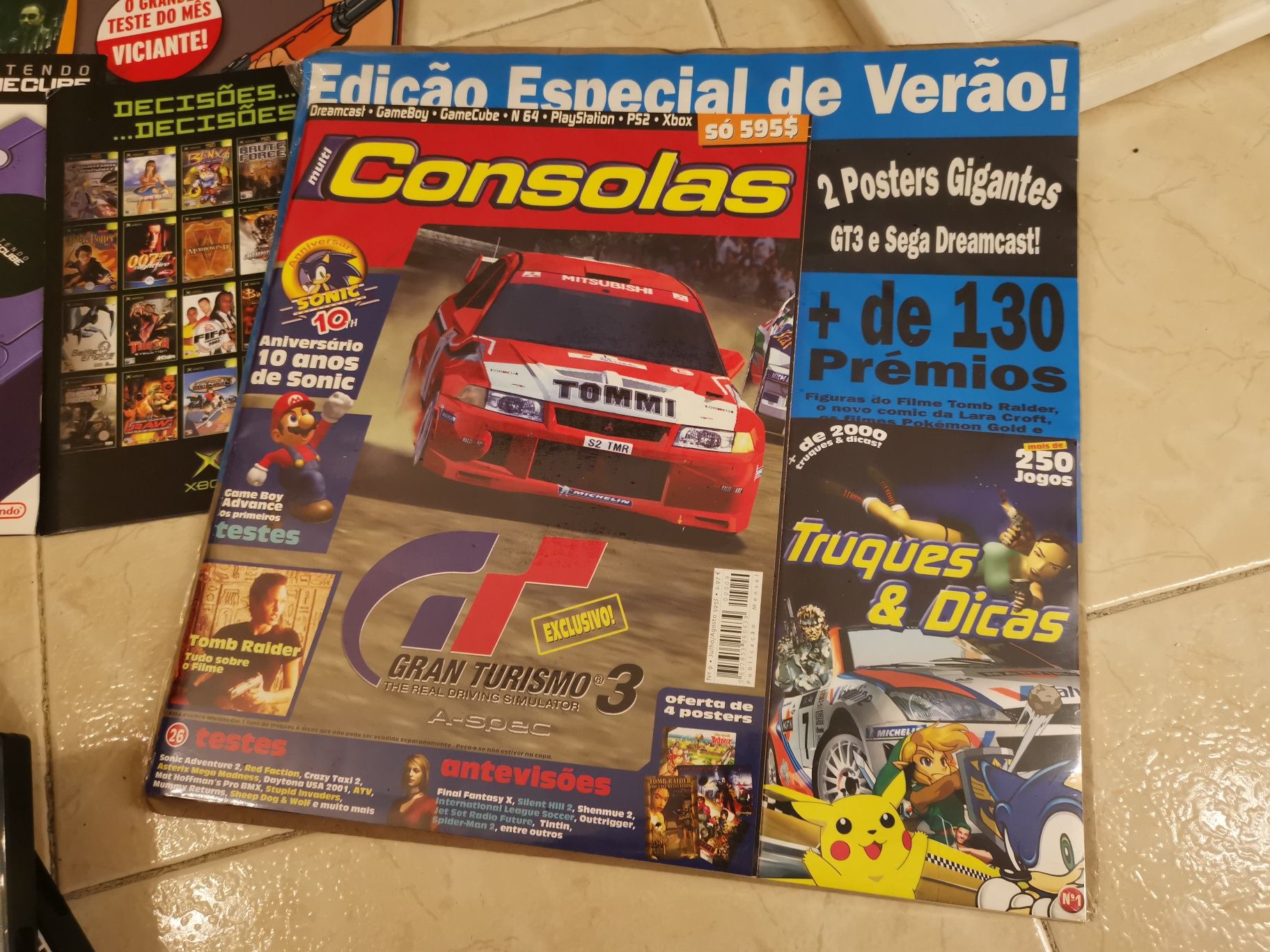 Revistas Multiconsolas e alguns folhetos e manuais Game Cube e Xbox