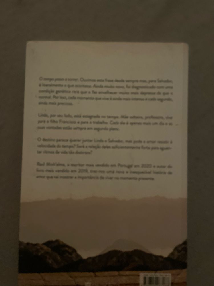Livro “ Durante a queda aprendi a voar”