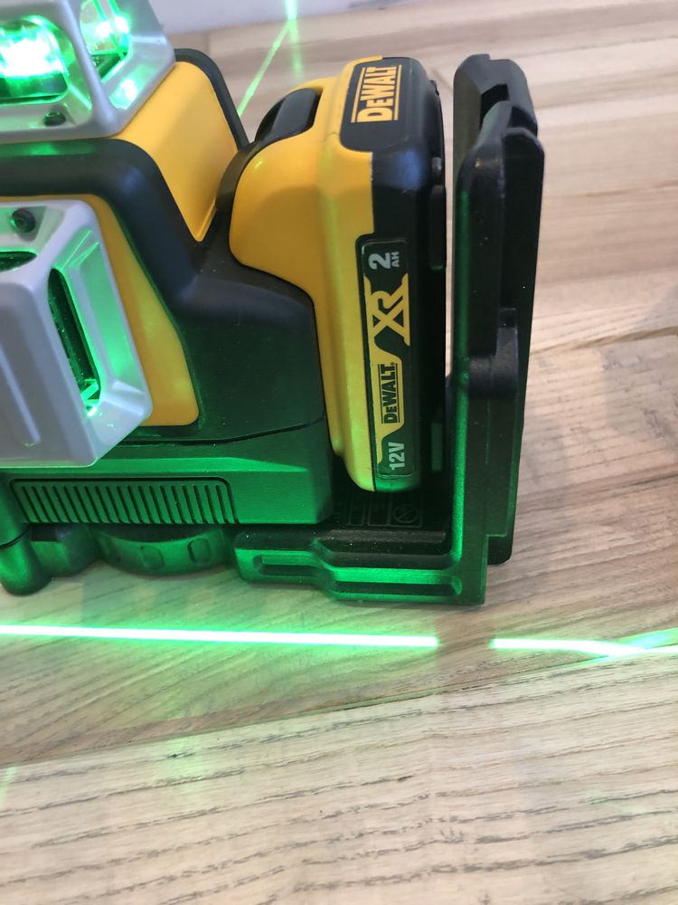 Лазерний нівелір Dewalt DCE 089G