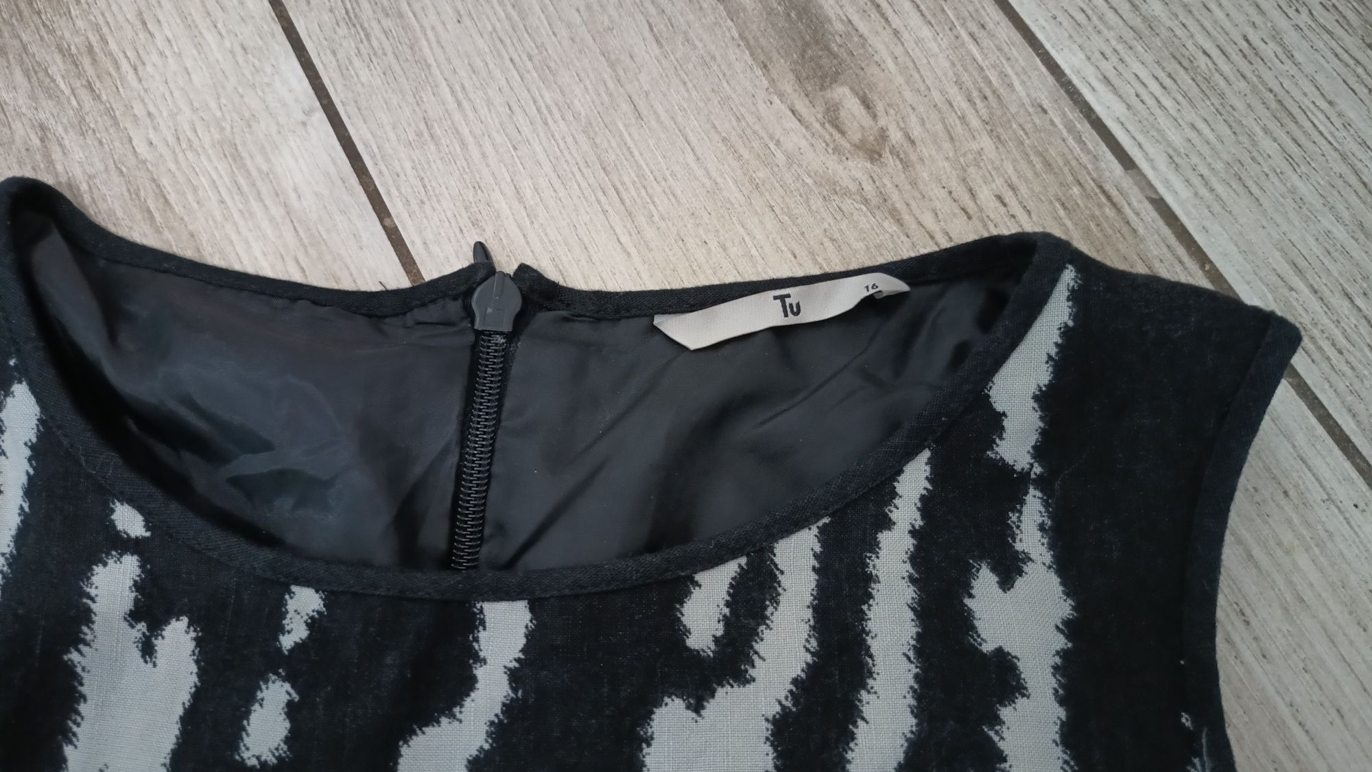 Sukienka zebra , marka TU, len z  podszewką wyszczupla, bdb, XL