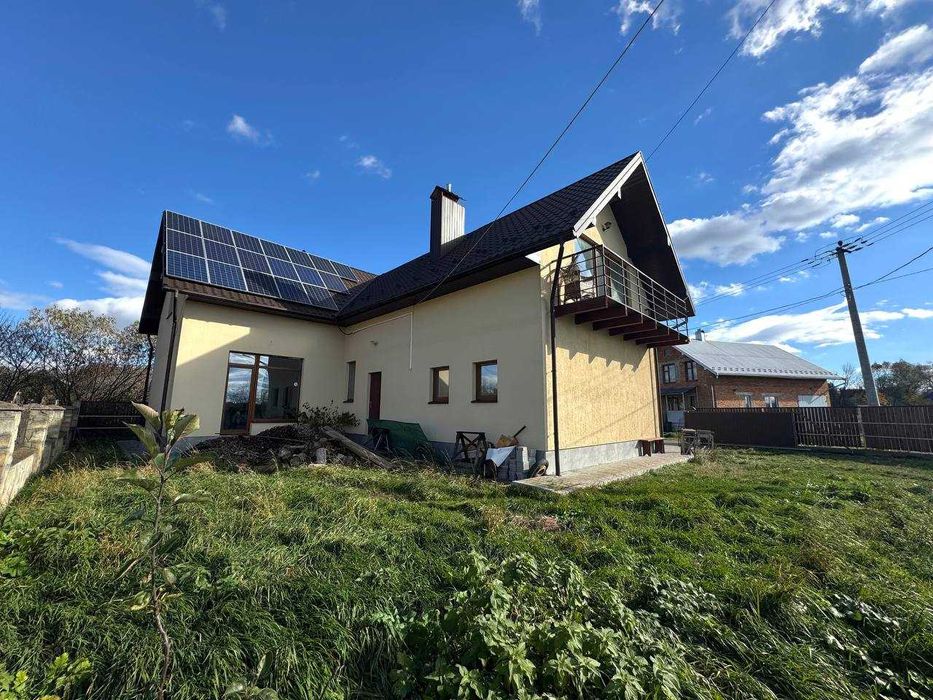 Сучасний особняк з ВЛАСНОЮ ділянкою!