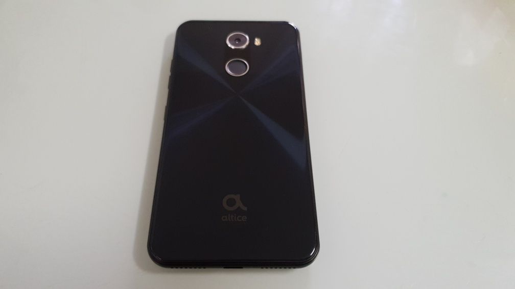 Smartphone Altice S70 novo