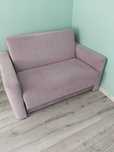 Sofa rozkladana dwuosobowa.
