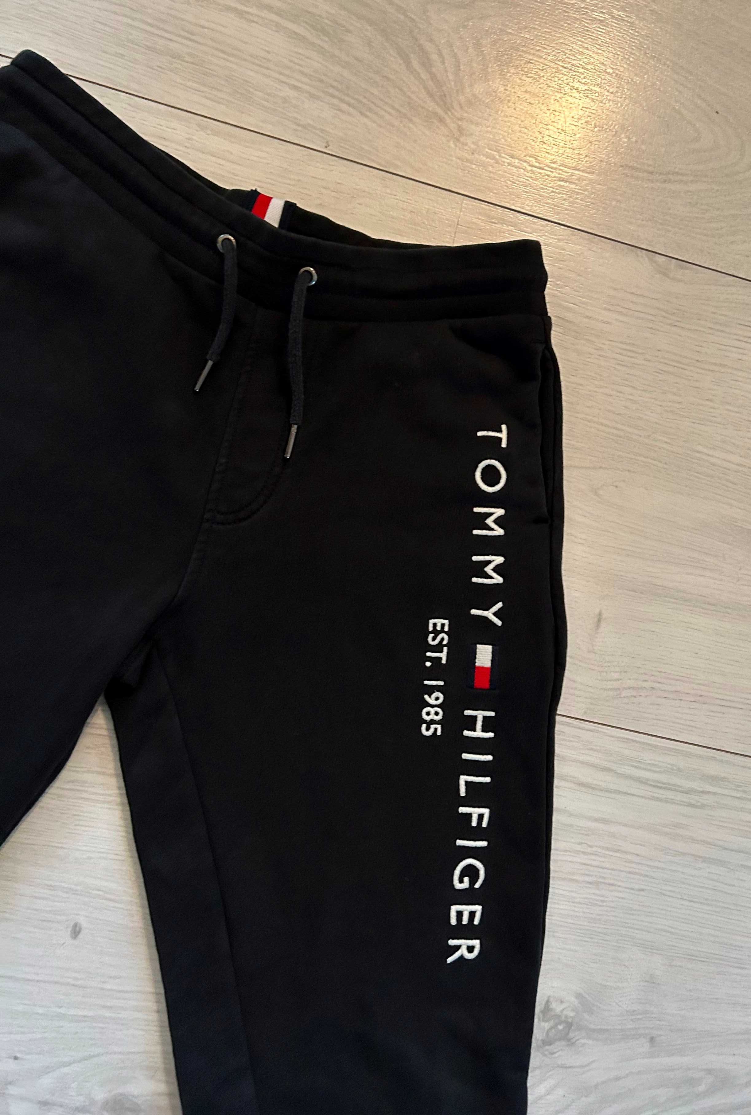 Spodnie dresowe firmy Tommy Hilfiger rozmiar S