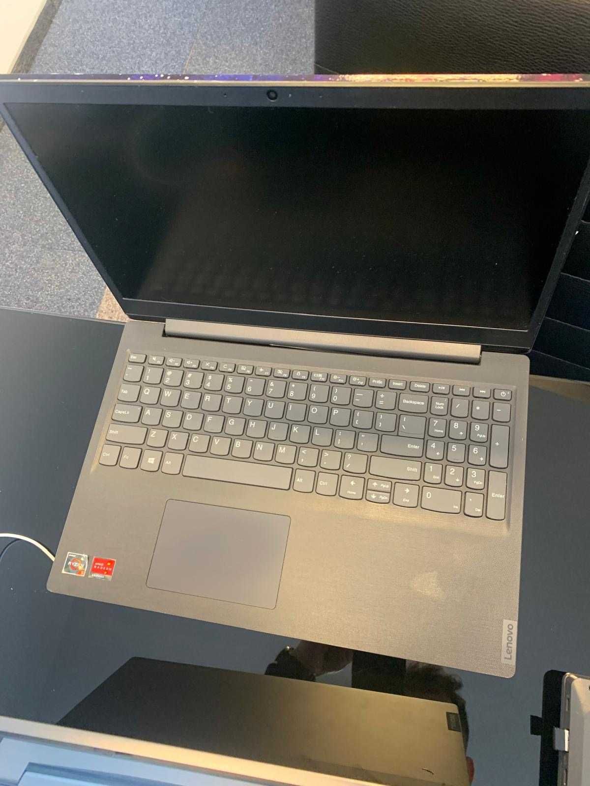 Syndyk sprzeda komputery stacjonarne oraz laptopy