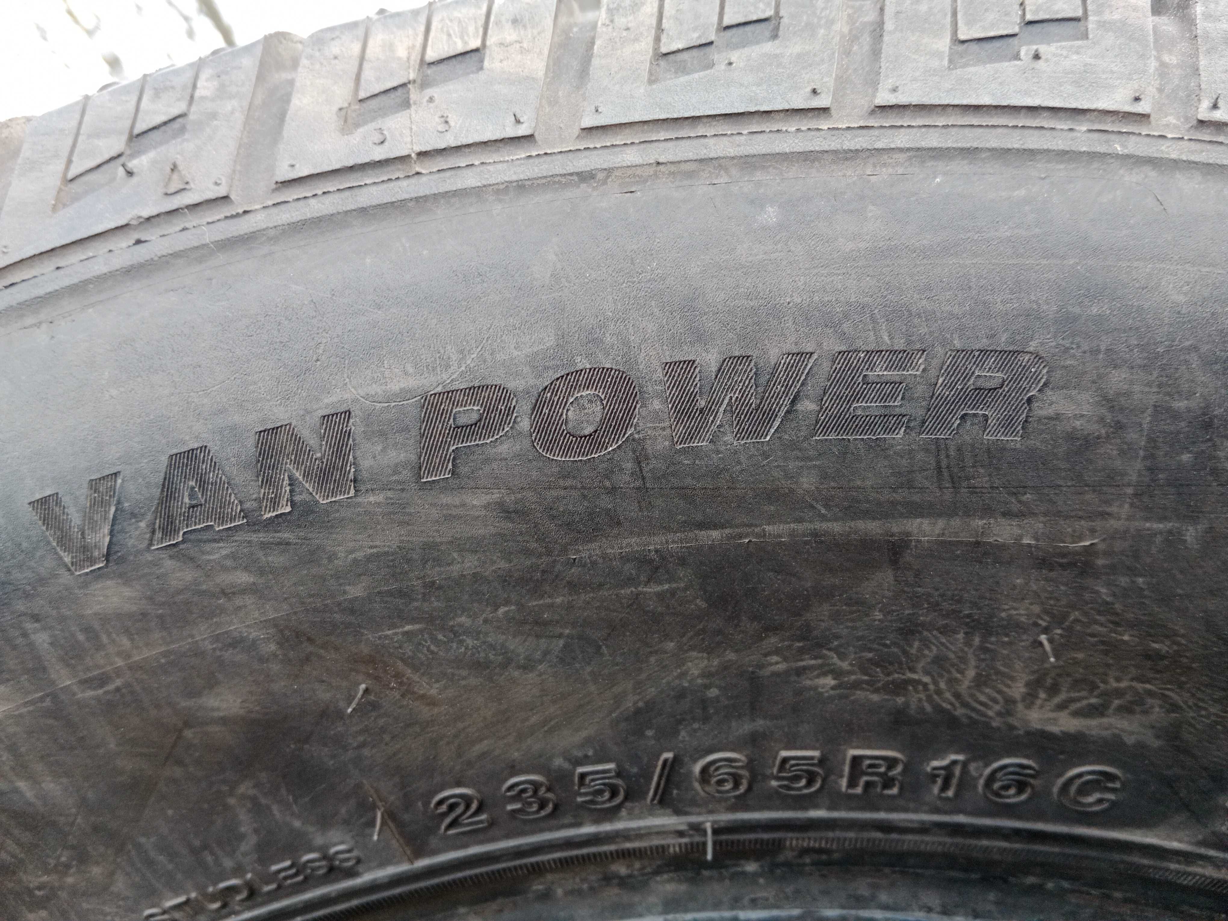 Opona używana całoroczna 235/65R16C Tristar All Season Van Power 1szt.