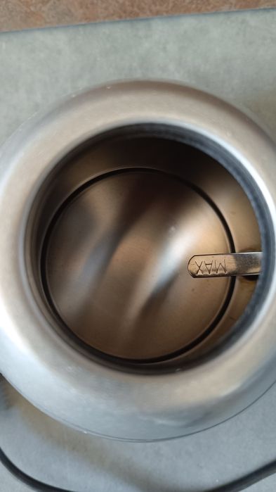 NOWY Czajnik elektryczny DeLonghi