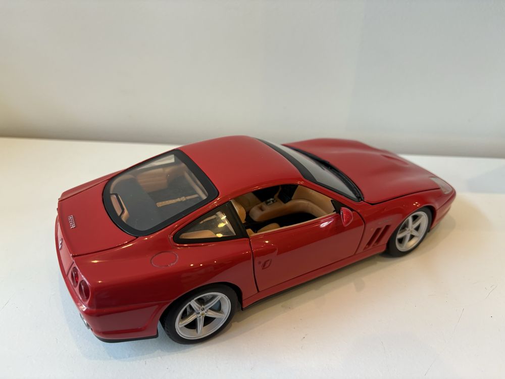 Model Ferrari 550 Maranello 1:18 HotWheels (bburago maisto welly)