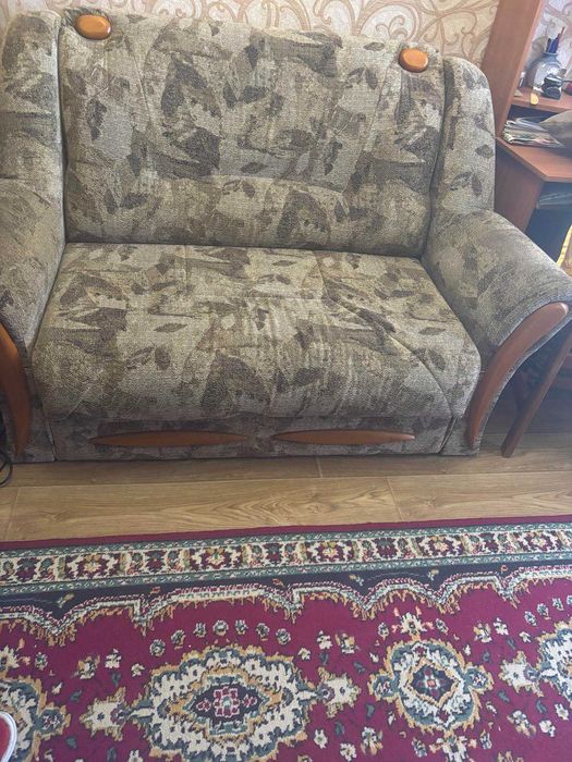 Продам раскладной диван в перед ,в хорошем состоянии.