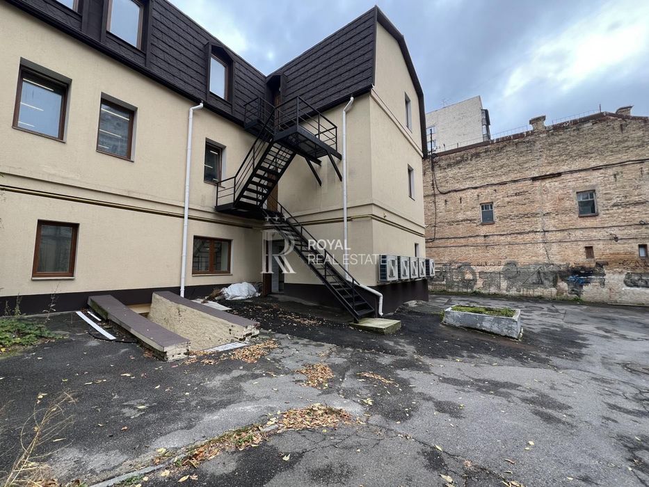 Оренда ОСЗ Офіс 814 м.кв вул. Івана Франка 26 ФАСАД Центр Парковка