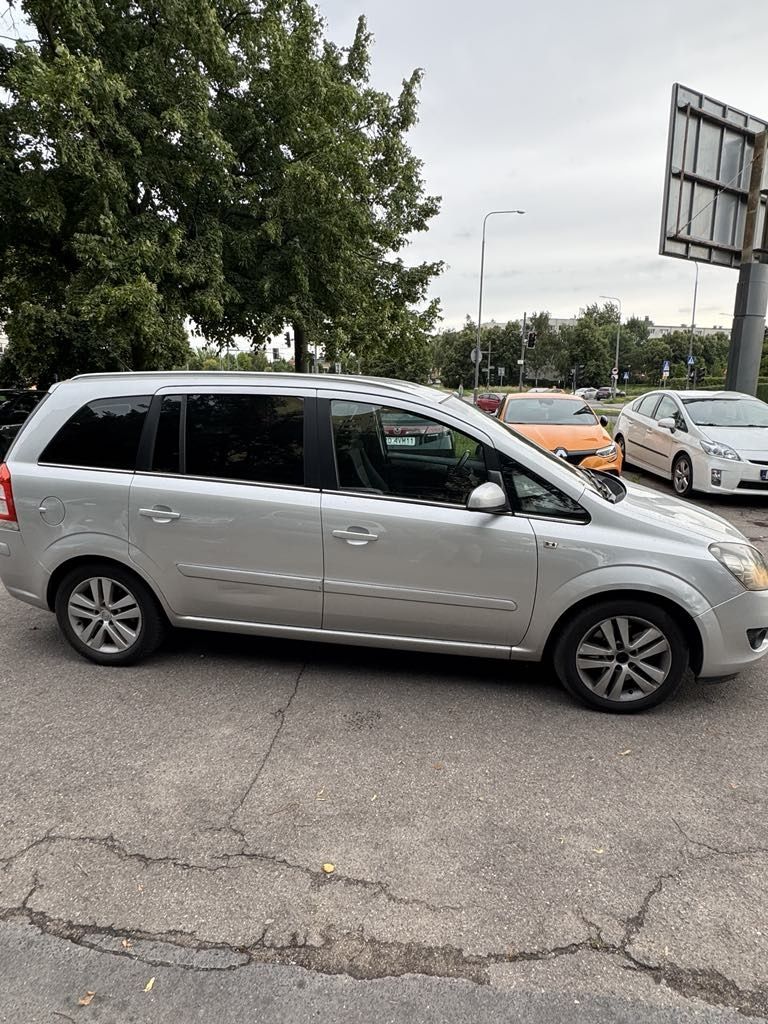 Zafira 2009r 1.9 Automat 7 osób