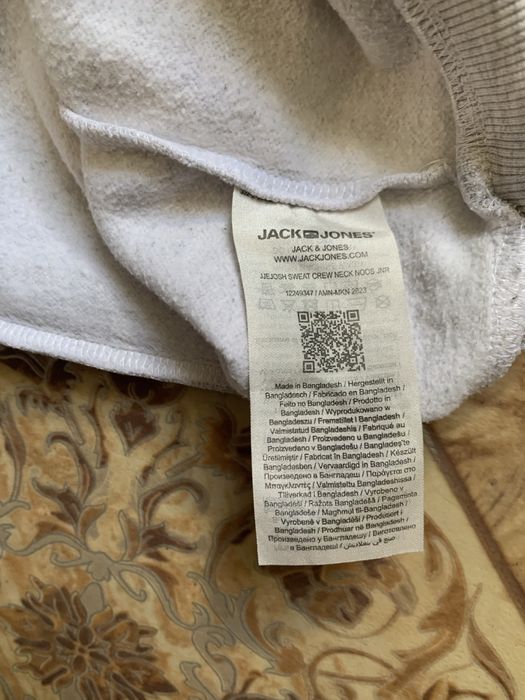 Світшо  jack jones