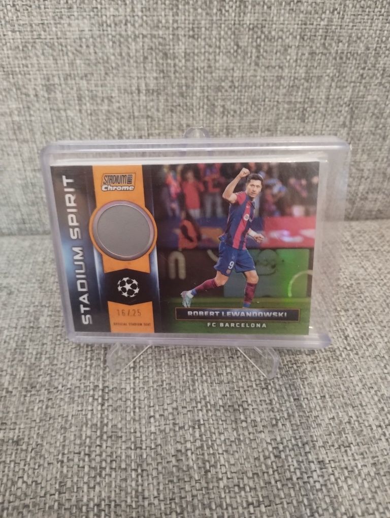 Topps stadium chrome 2023-24 Robert Lewandowski relic /25