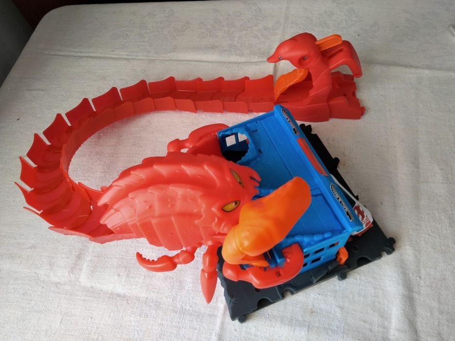 Трек Hot Wheels з машиною