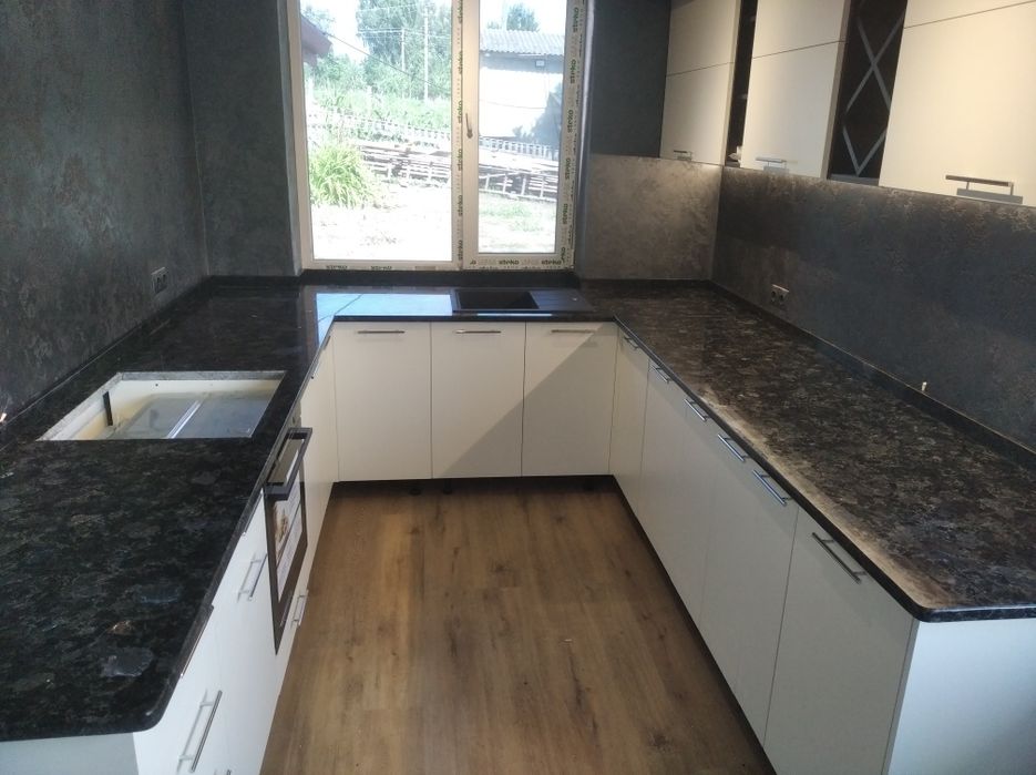 Стільниця, столешница, стол, з граніту. Каменю.