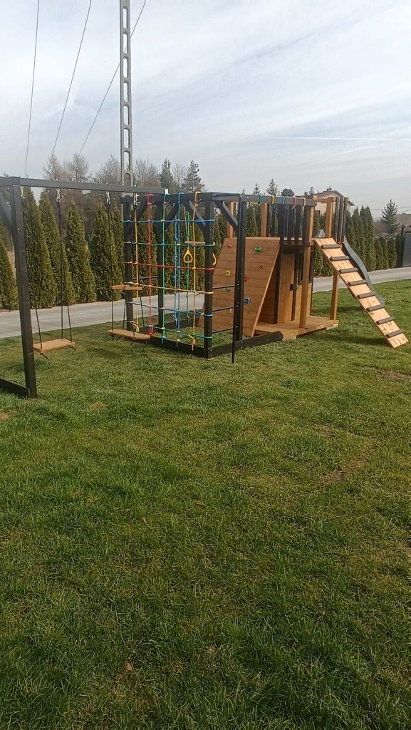 Drewniany duży plac zabaw model BLAZE małpi gaj  wspinaczki, huśtawki
