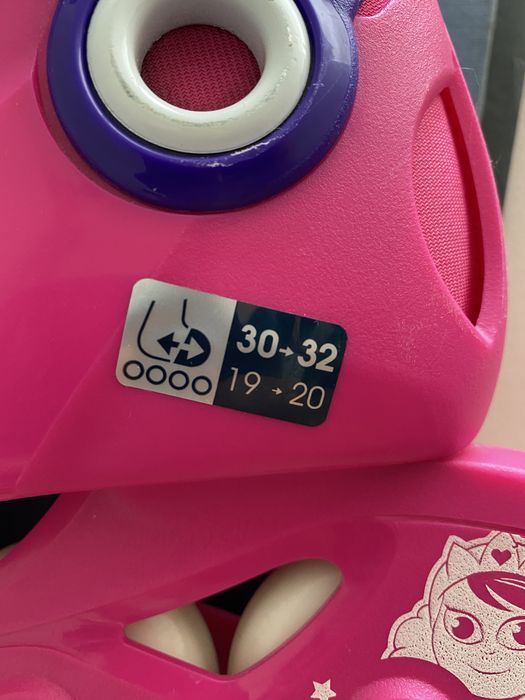Patins em linha e capacete