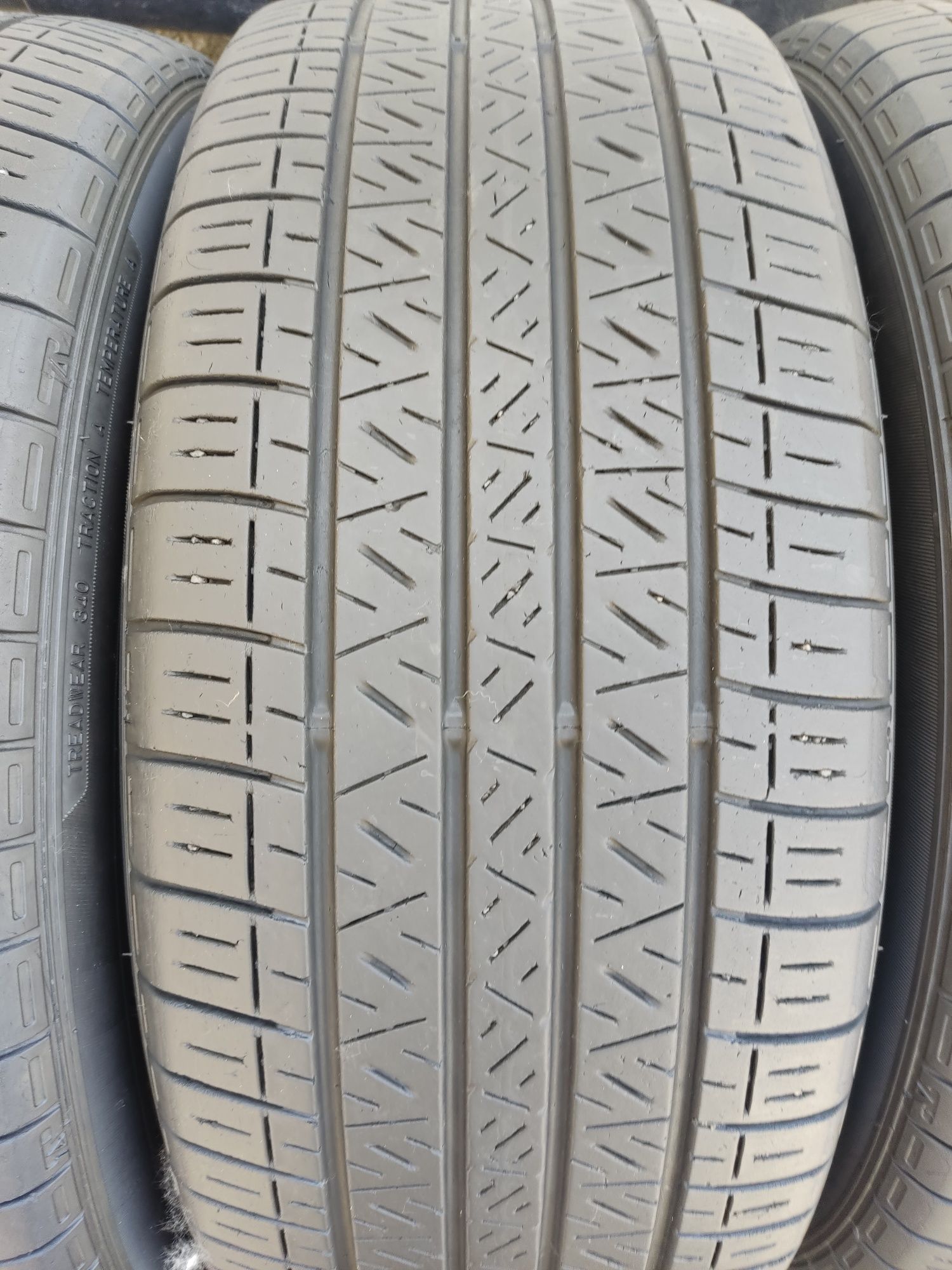 Продам шини 225/50R18 Dunlop