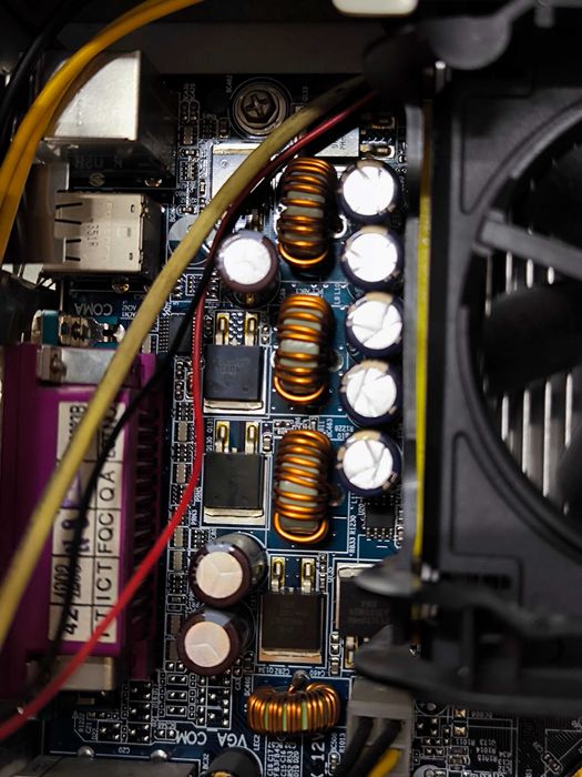 Komputer stacjonarny GA-8IPE1000-G Pentium4 2.80Ghz