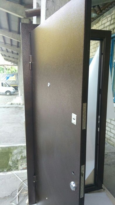 Вхідні металеві двері Безкоштовна доставка в Олександрія.