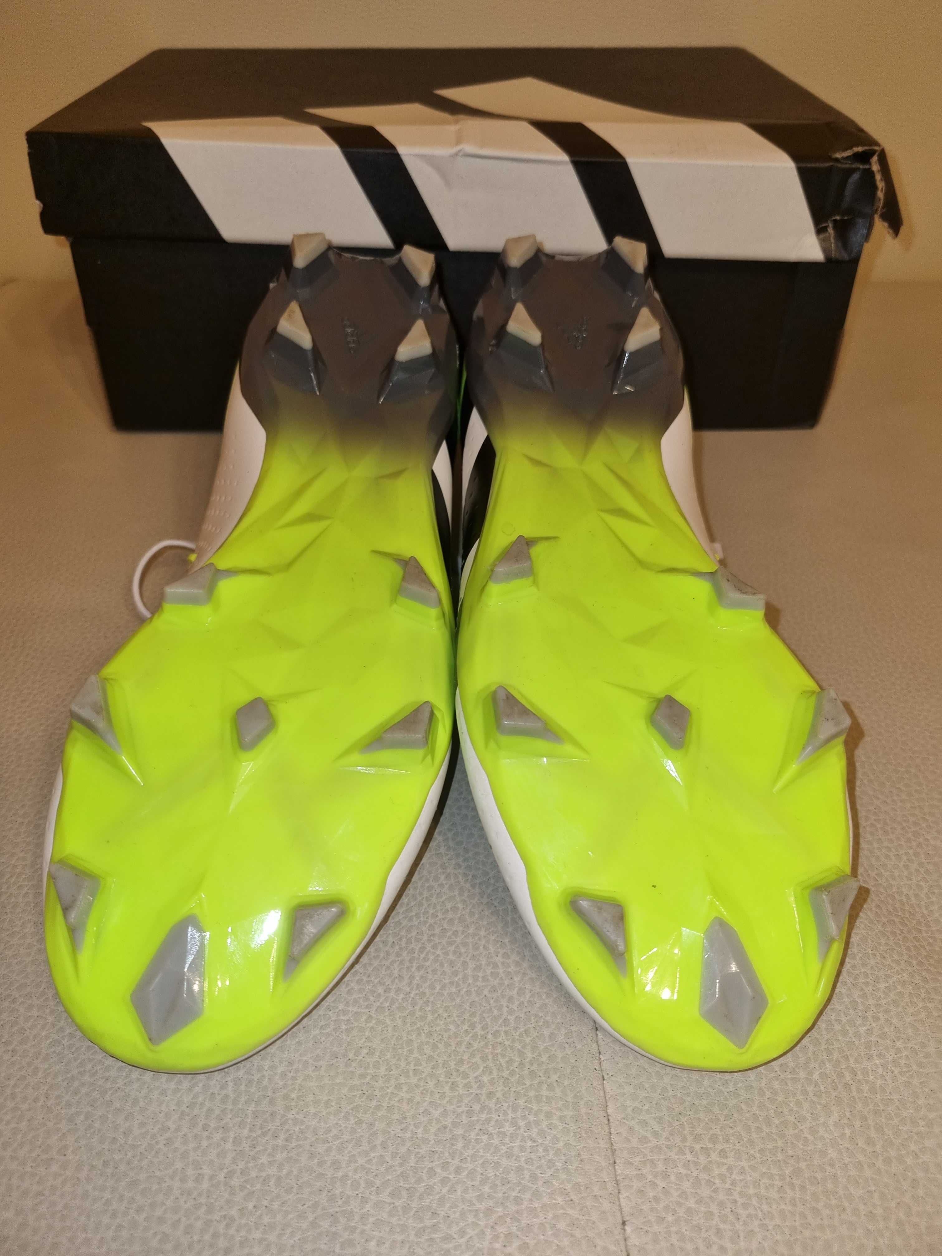 Nowe korki Adidas Predator Accuracy 2FG rozmiar 41 1/3 bialo/zielone