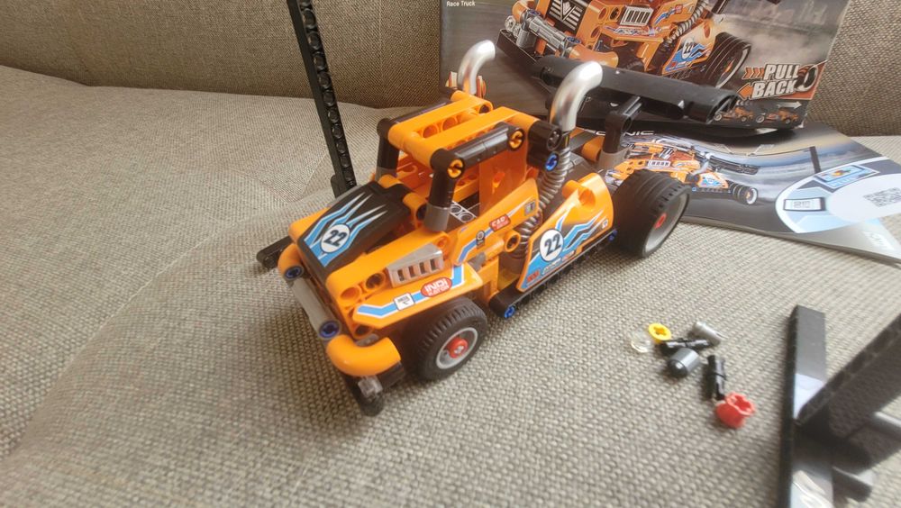 HO HO HO - LEGO Technic 42104 - Ciężarówka Wyścigowa 2w1 - KOMPLETNY
