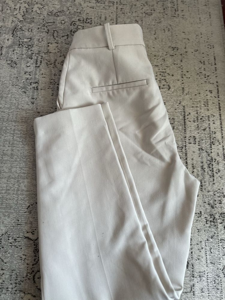 Calcas classicas ZARA beges