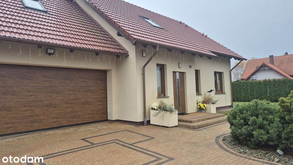 Komfortowy dom jednorodzinny z garażem na 2 auta, w spokojnej okolicy