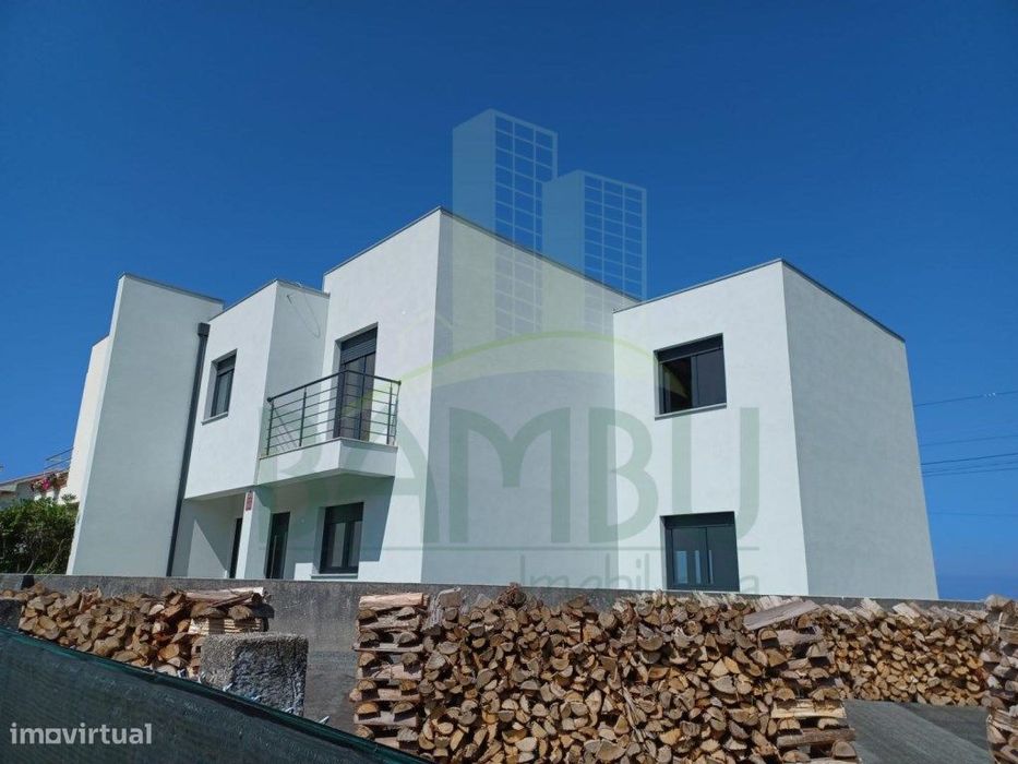 Moradia T3 Geminada em Moledo.