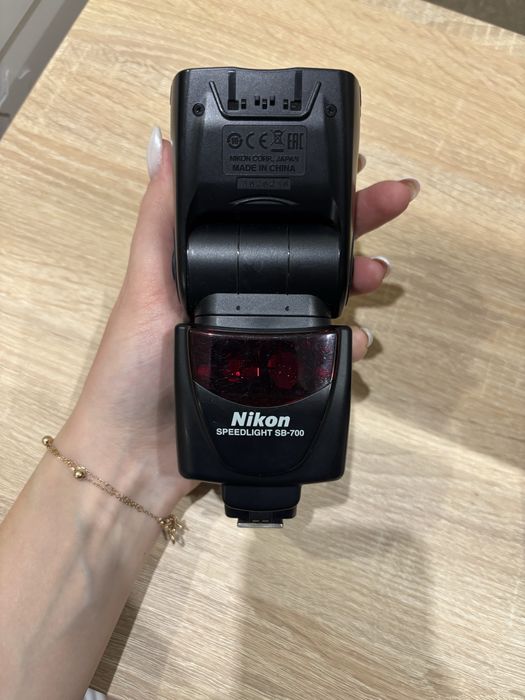 Зовнішній накамерний спалах Nikon SB-700 AF