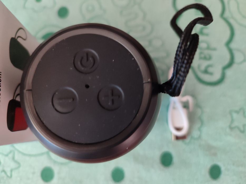 Продам блютуз колонку