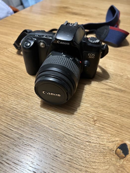 Aparat fotograficzny analogowy CANON EOS 500 obiektyw 35-80