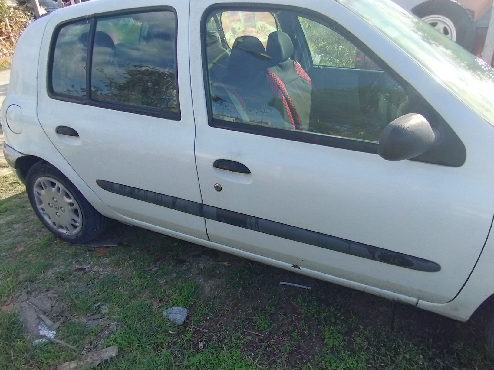 Vendo Reno Clio ano 2000