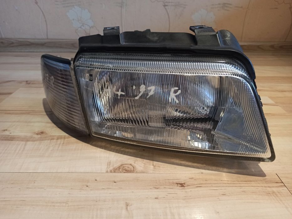 Lampa przód przednia prawa Audi A4 B5 Valeo 1995r. Europa