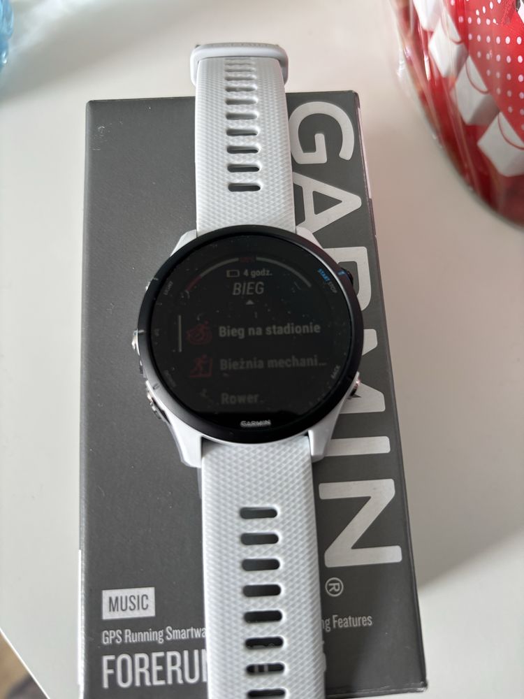 Zegarek sportowy GARMIN Forerunner 255 Music Biały