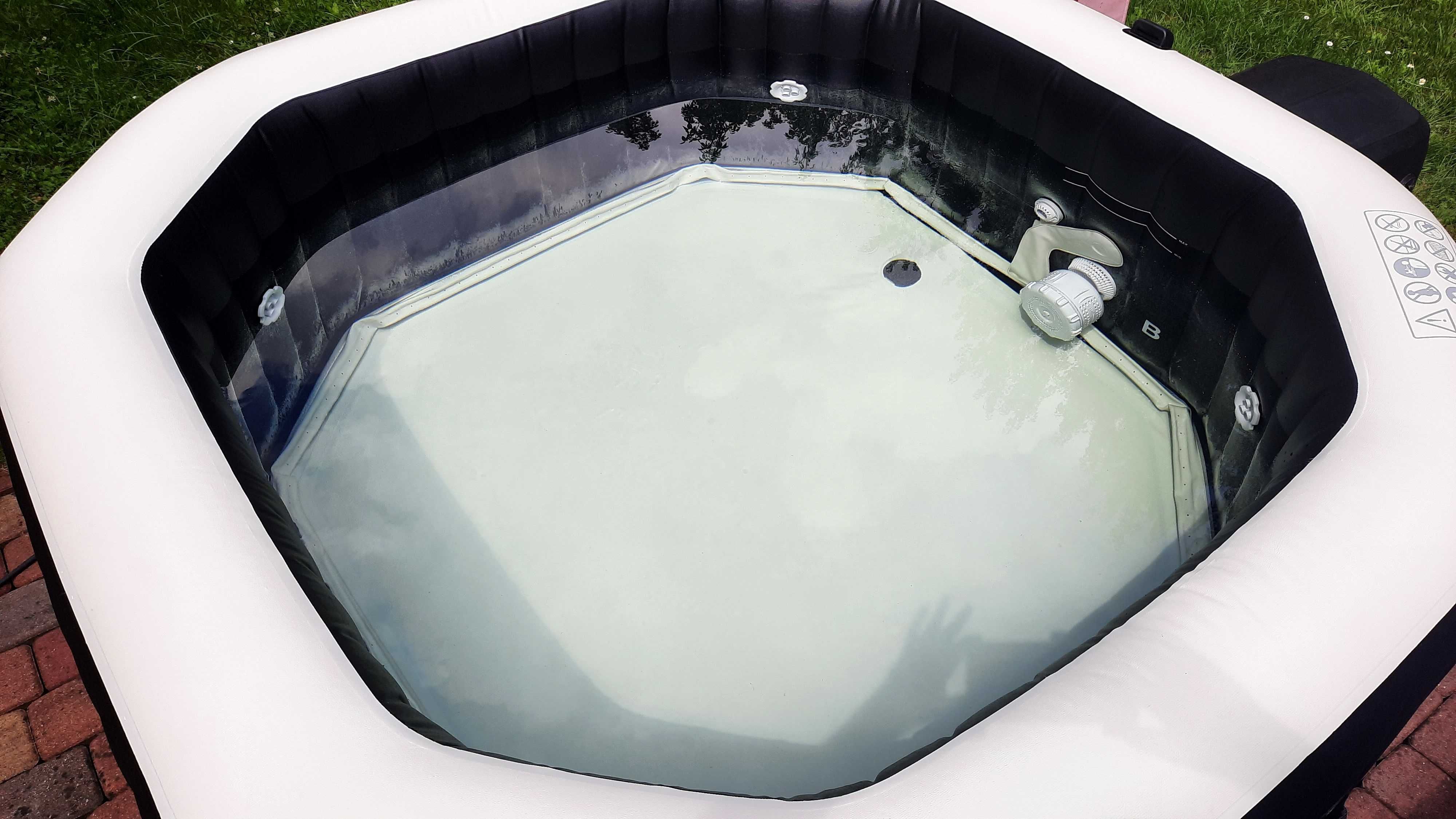 JACUZZI dmuchane INTEX SPA - 4 dysze wodne - 120 dysz Bubble DELUXE