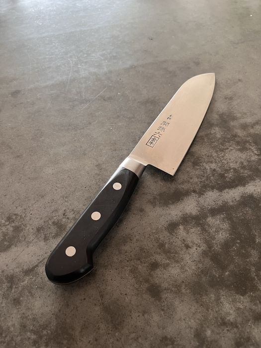 Japoński Nóż Santoku Seki Magoroku Kinju