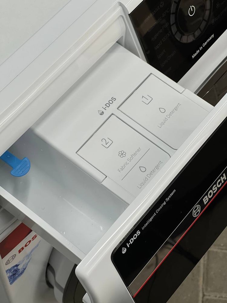 Пральна машина BOSCH Serie 8 WGB24400UA 9кг, 4D Wash System A+++