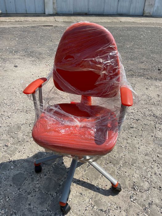 Cadeira de escritório ergonómica em laranja