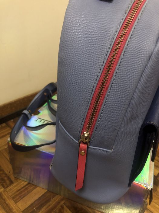 Mochila Tous com pega de mão e alcas com bolso exterior e tres interio