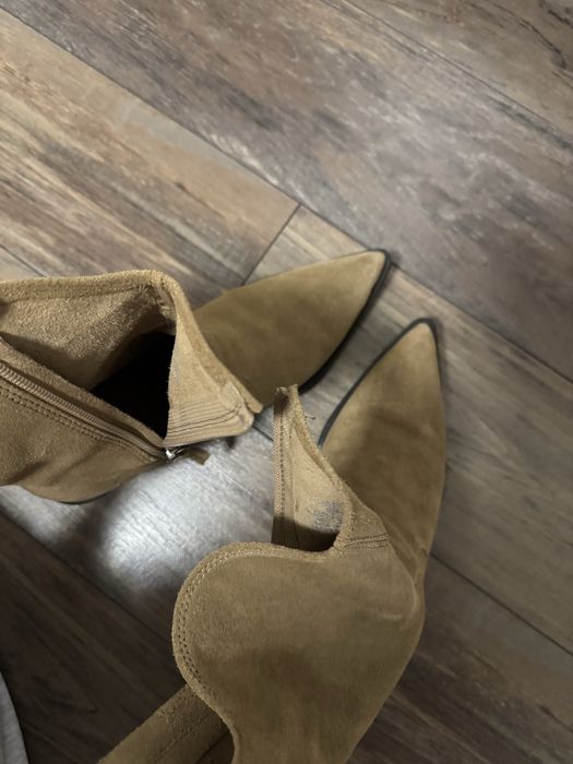 Zara казаки розімр 37