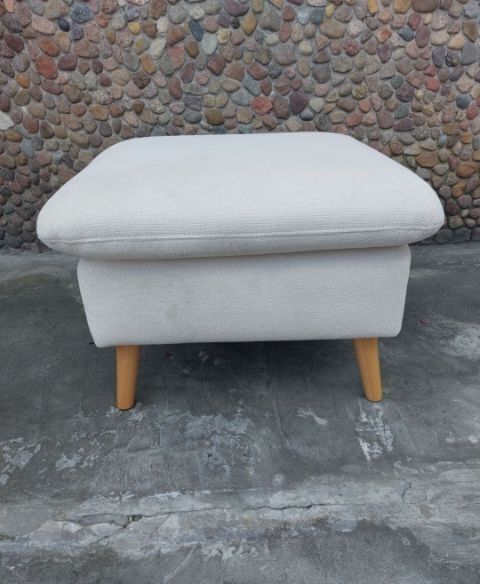 Pufa 70x70 kolor ecru