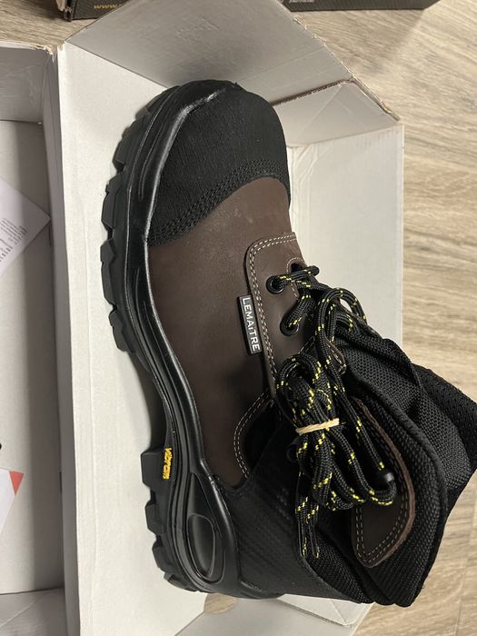 Продам спец обув нову