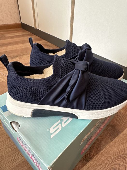 Skechers 37 р. 23,5 см