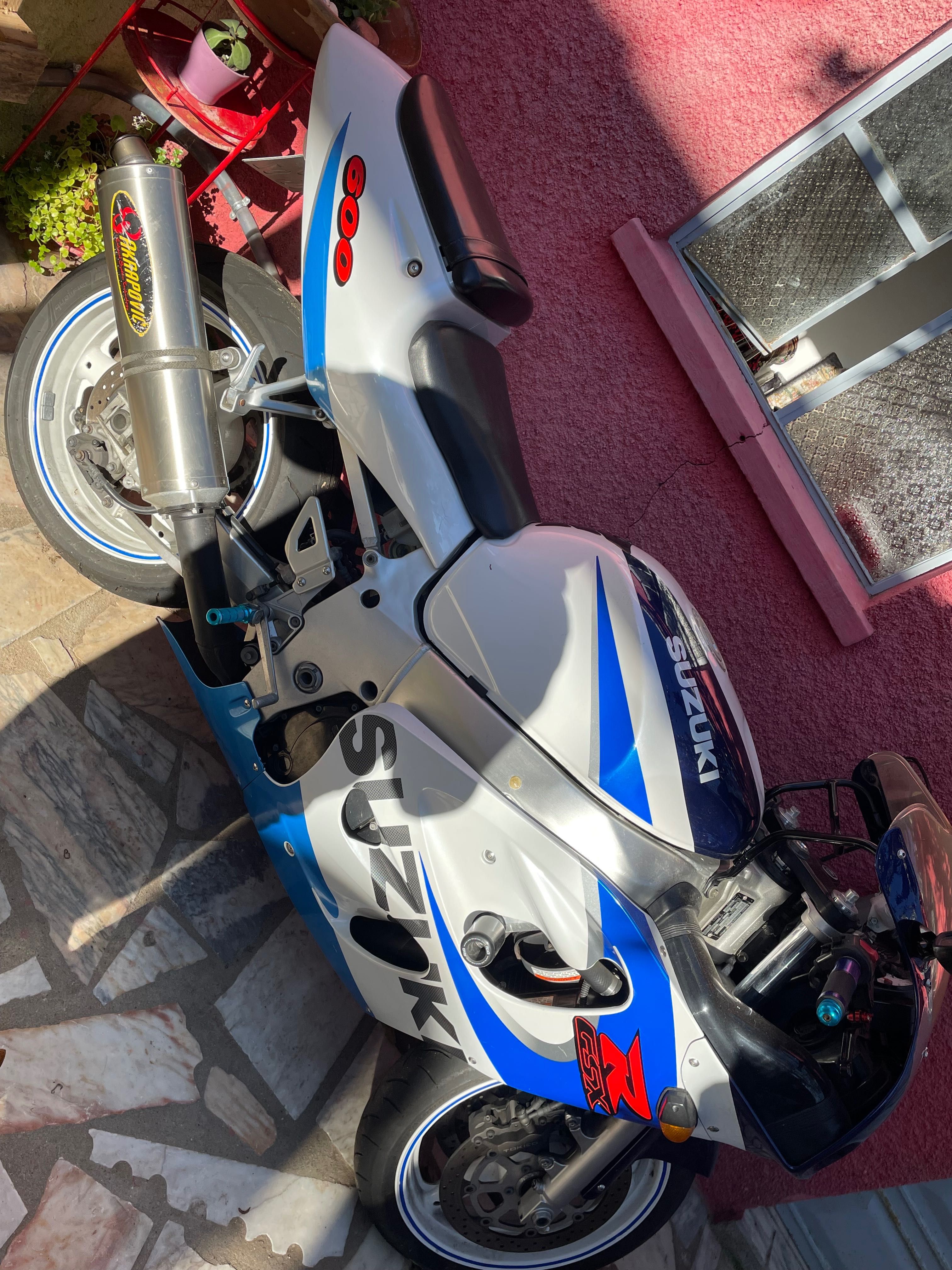 GSX-R600 (Ano 2000)